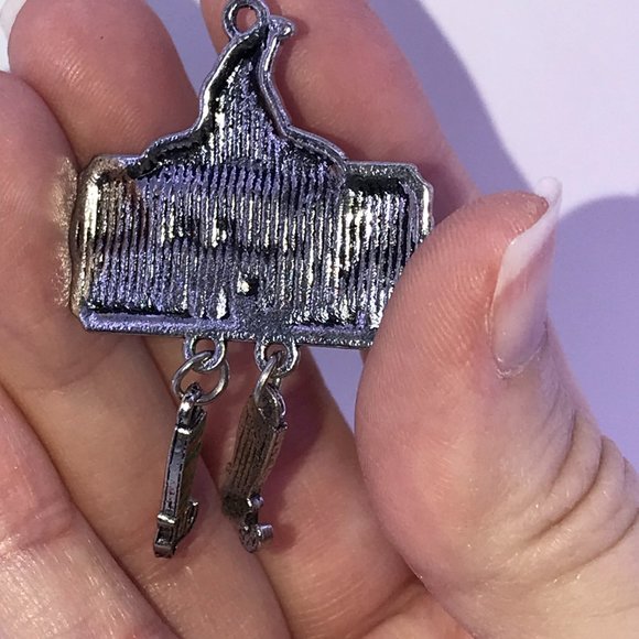 Happy Halloween Witchy Leg Pendant - Picture 5 of 7